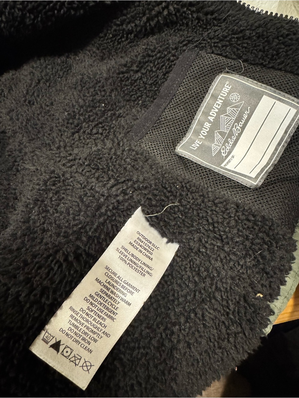 Eddie Bauer Kids Green and Black Hooded Puffer Jacket - Picture 4 of 5